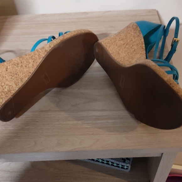 Elegant Blue Wedge Sandals - Picture 4 of 6
